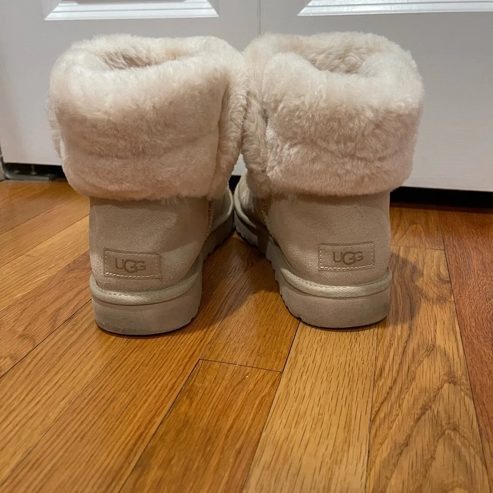 UGG Winter Boots with Plush Lining - Picture 3 of 7
